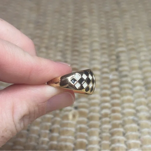 Black and White Checkered Enamel Dome Gold Tone Costume Fashion Ring Size 8 - Picture 4 of 7